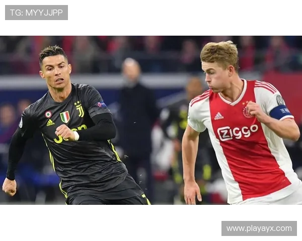 德里赫特阿贾克斯时期闪耀表现，成为球队后防核心的传奇篇章