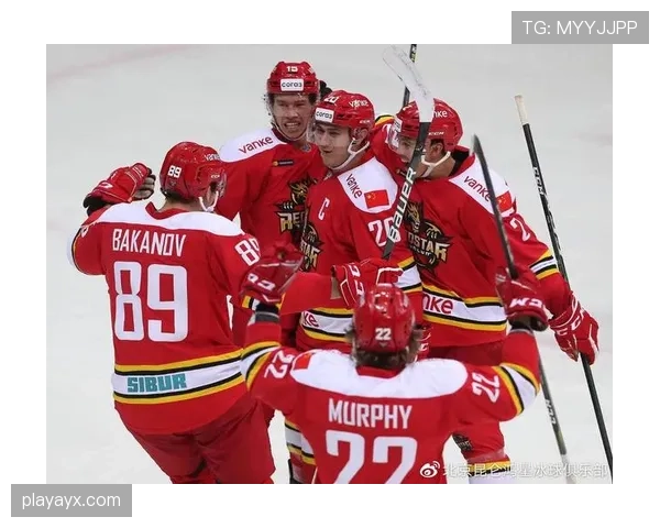 格拉纳达边路闪电突袭惊艳全场,球队状态火热迎佳境 格拉纳达边路闪电突袭惊艳全场,球队状态火热迎佳境