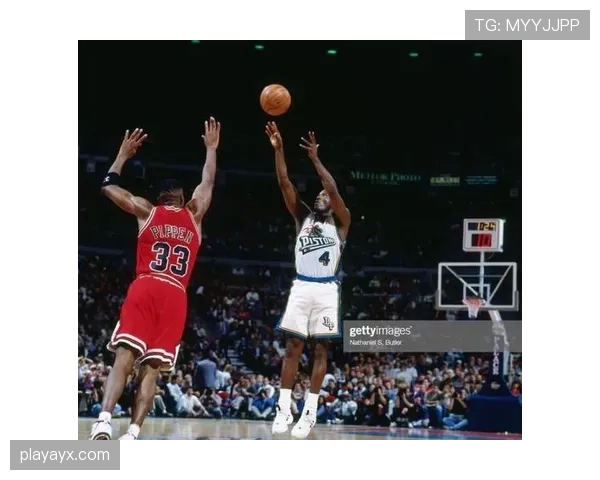 杜马斯无球跑动牵制力改变活塞进攻结构